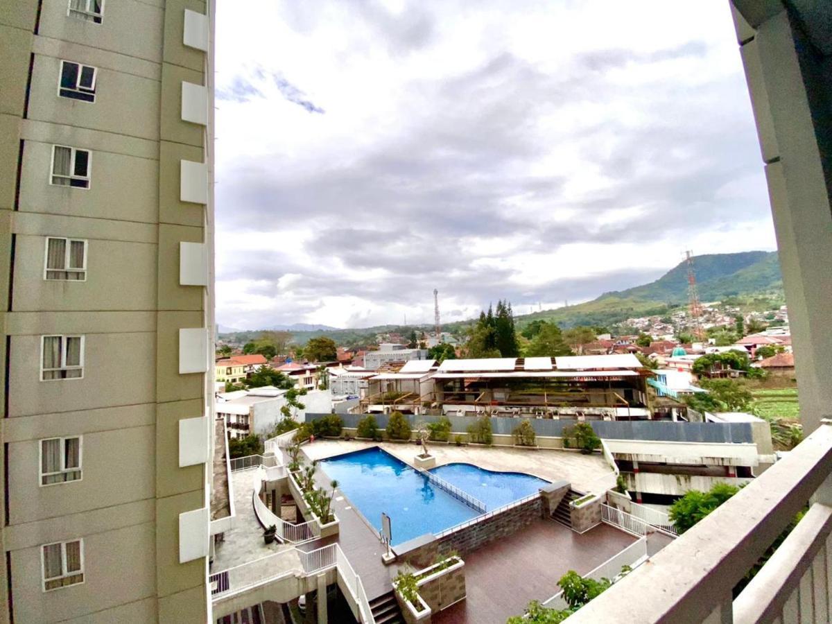 Skyland City Hotel Jatinangor Cilimus Esterno foto