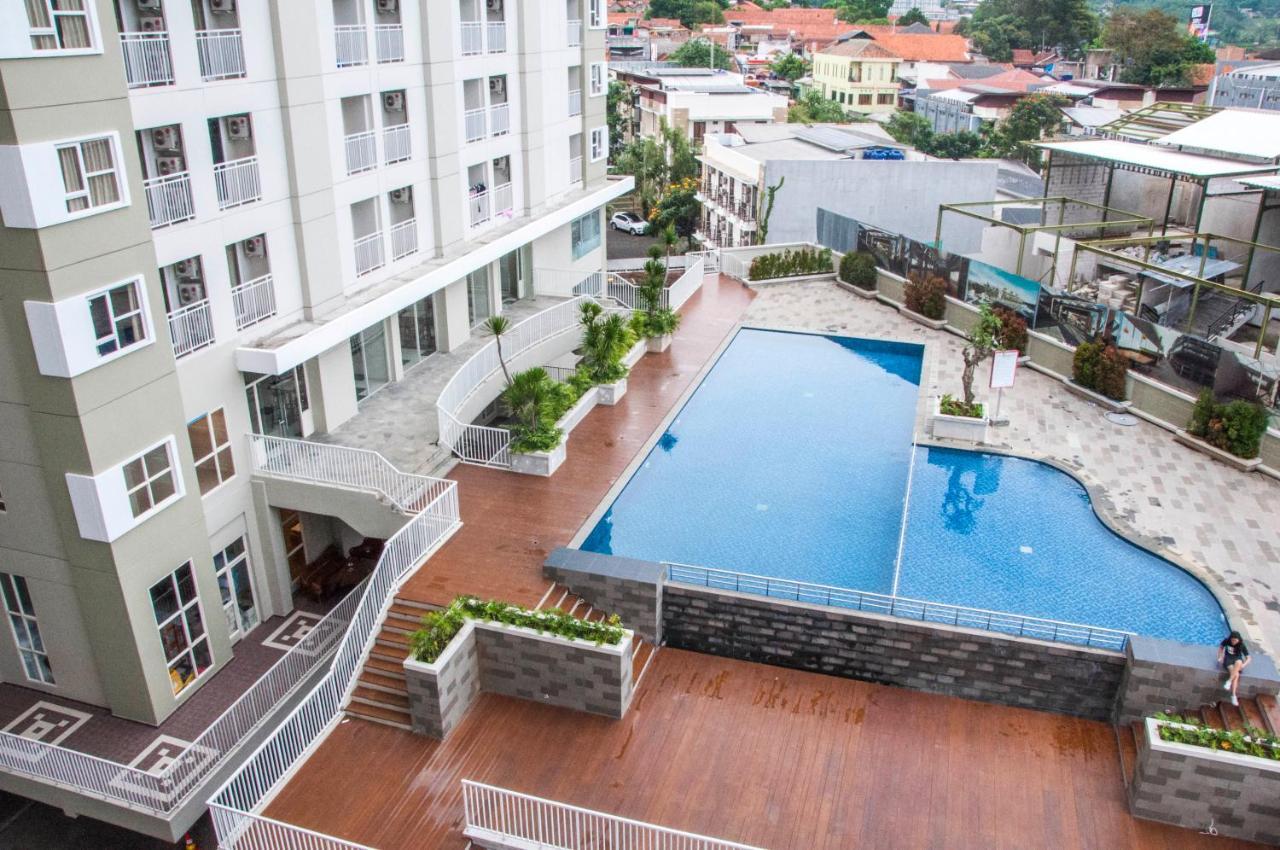 Skyland City Hotel Jatinangor Cilimus Esterno foto